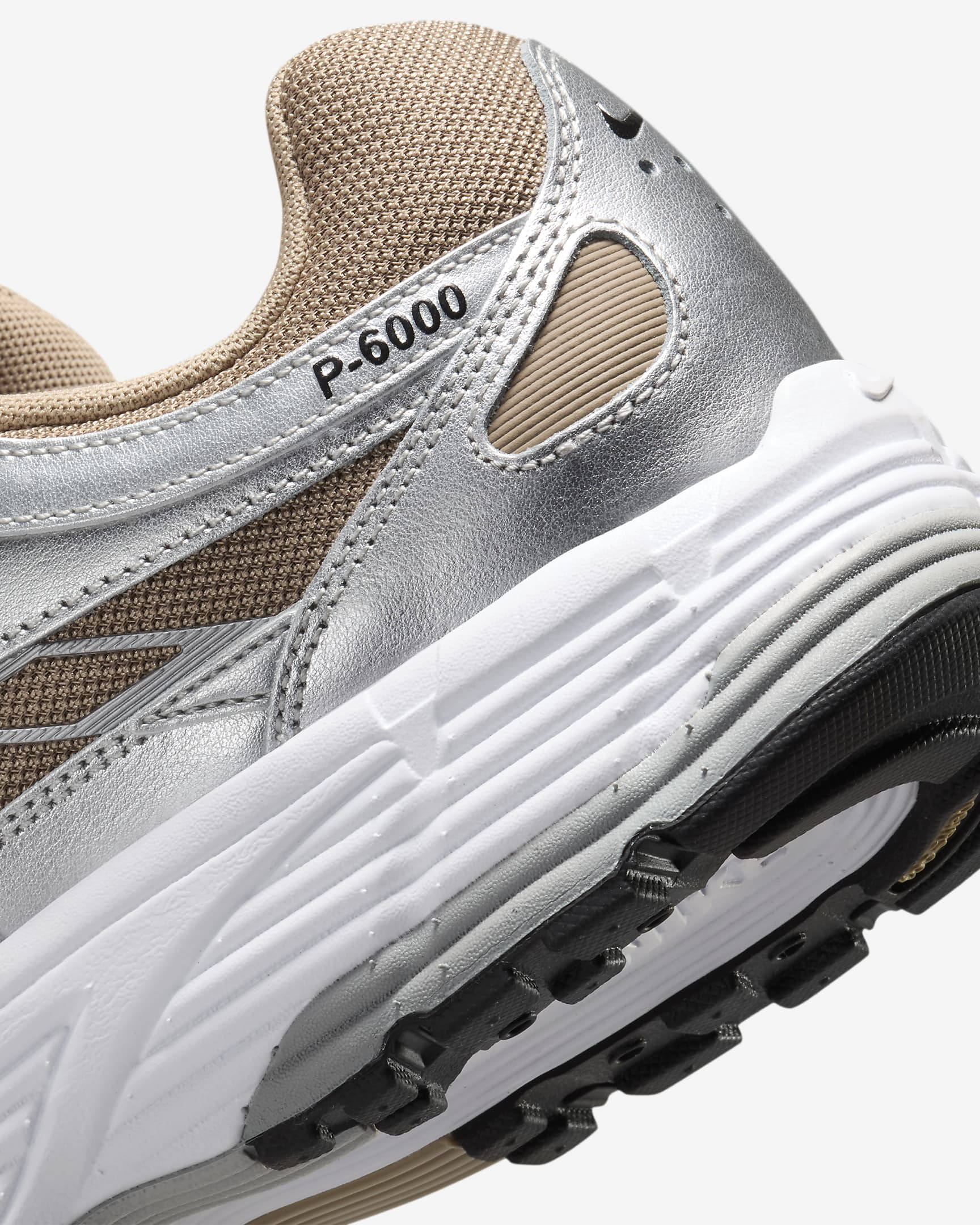 M NIKE P-6000